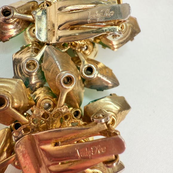 Signed Judy Lee Green Glass w/Uranium Faux Pearl and Green AB Clip Earrings - Picture 6 of 12